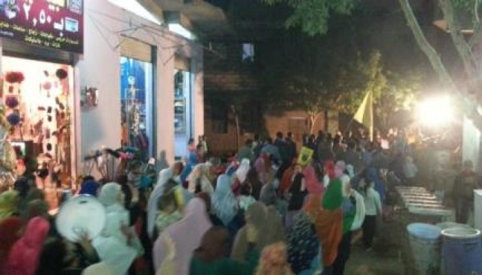 بالصور .. إشمنت بني سويف تندد ببراءة مبارك بمسيرة ليلية تضم الآلاف