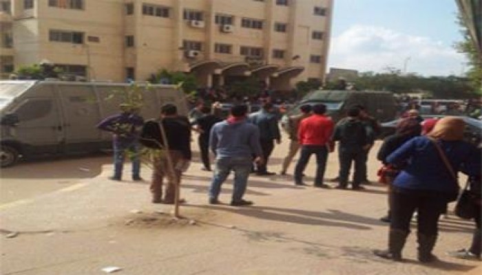 أمن الانقلاب يقتحم جامعة الزقازيق ويختطف طالبًا