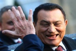 "الدفاع عن الصحفيين" تدعو لوقفة الثلاثاء تنديدا بتبرئة مبارك