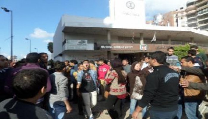 وقفة لشباب المنصورة تنديدًا ببراءة مبارك
