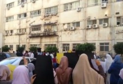 مظاهرات طلاب المجمع الطبى بالاسكندرية  تنديدا بحكم البراءه على المخلوع