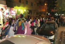 بالصور .. تظاهرة ليلية بمدينة بني سويف تطالب بالقصاص لشهداء مجازر العسكر