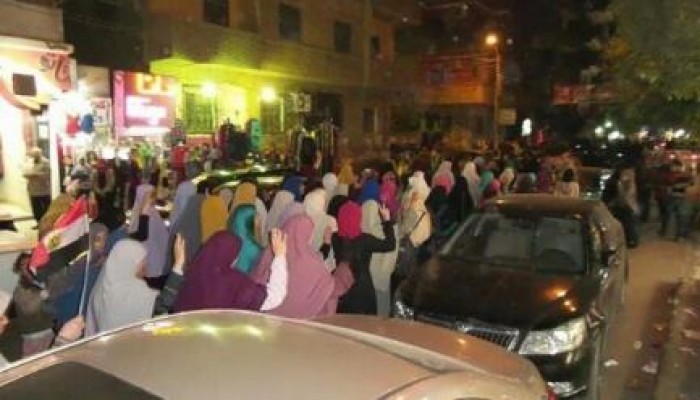 بالصور .. تظاهرة ليلية بمدينة بني سويف تطالب بالقصاص لشهداء مجازر العسكر