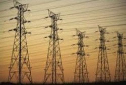 رغم العجز الرهيب في انتاج الكهرباء: السيسي يمد مناطق الانقلابي الليبي "حفتر" بالكهرباء