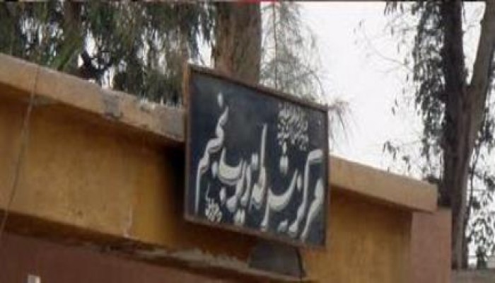 مأمور مركز شرطة ديرب نجم يعذب الطلاب المعتقلين لديه