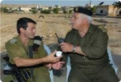 السلطة العميلة تطمئن إسرائيل: قضينا على انتفاضة القدس