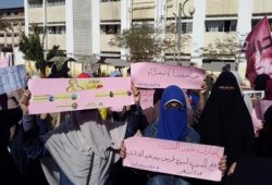 طالبات أزهر القاهرة ينظمن فاعلية حاشدة ضد رئيس الجامعة تحت شعار " جوز الست "
