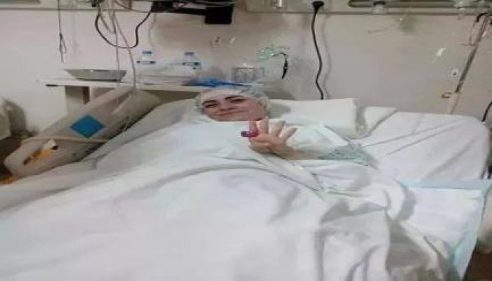 ننشر أول صورة للطالبة "أسماء جمال" بعد بتر ساقها بسبب ضرب ضابط الخرطوش عليها عمداً