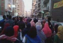 مسيرة بالمنصورة‬ منددة ببراءة مبارك وقمع الداخلية