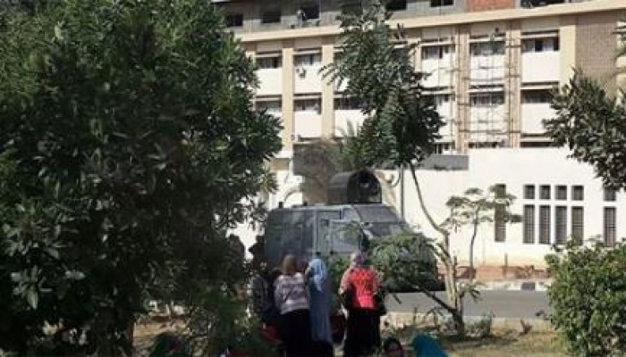 ميليشيات الانقلاب تقتحم جامعة الأزهر وتعتدي على الطالبات
