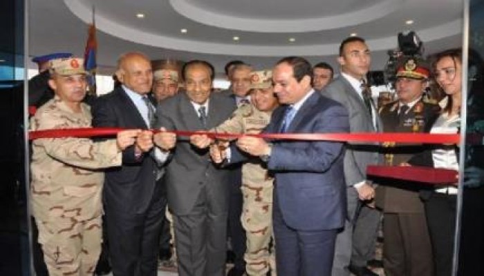 بالصور طنطاوي و"السيسي" "إيد واحدة"