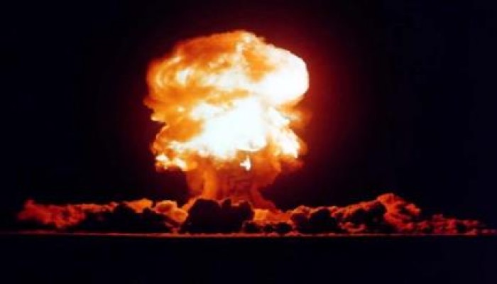 شهود عيان: سماع أصوات دوى 3 انفجارات بالعريش