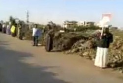 سلسلة بشرية رافضة للانقلاب في مركز  يوسف الصديق بمحافظة الفيوم