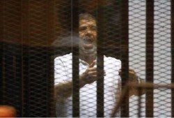 الرئيس مرسي يتحدث لأول مرة عن مكان احتجازه ويطالب بعقد جلسه سرية مع السيسى وعنان وطنطاوى