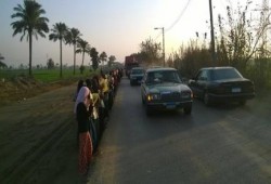 سلسلة بشرية لـ"شباب ضد الانقلاب" في القليوبية