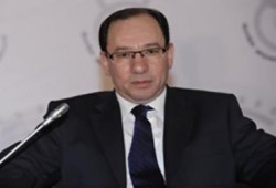 "قنديل": الرئيس مرسي في قفص الاتهام يتحدث كرجل دولة