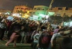 الجيزة: ثوار ناهيا يهتفون "السيسي بيسرّب"