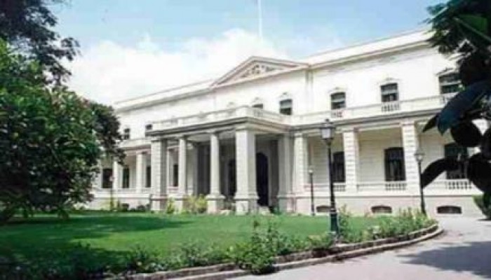 السفارة البريطانية في القاهرة تعلق خدماتها وتحذر من السفر لسيناء