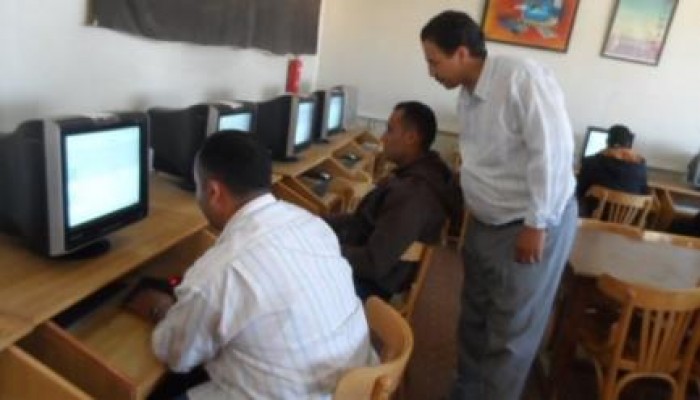 المتقدمون لاختبارات الـ 30 ألف معلم بالدقهلية : اختبارات الوزارة " فشنك "