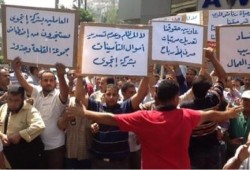 رجال الأعمال يواجهون الخسائر بتسريح العمال في مصر