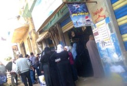 إزدحام شديد ومشادات بين المواطنين على منافذ التموين بـ "‫‏طلخا‬" و "‫‏المنصورة‬"