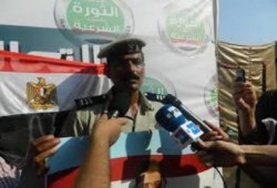 اعتقال أمين شرطة رفع لافتة "يسقط حكم العسكر" في التحرير