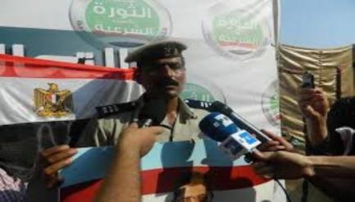 اعتقال أمين شرطة رفع لافتة "يسقط حكم العسكر" في التحرير