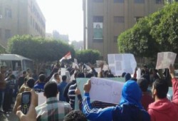 بالفيديو.. فعاليتان لطلاب الأزهر والزقازيق رفضًا لتبرئة مبارك