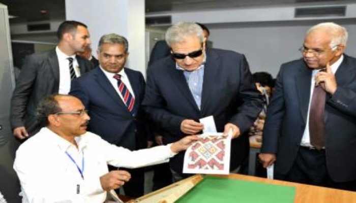 بالفيديو.. مذيعة الانقلاب تفضح "تمثيلية" إنجازات محلب