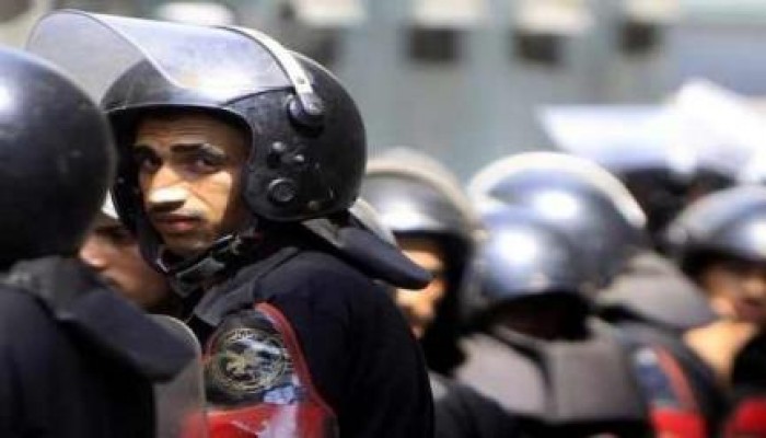 مجندو معسكر"دمنهور" يحتجون ضد إهانة الضباط لهم