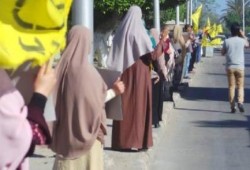 سلسلة بشرية ببرج العرب بأسبوع "معا نكمل ثورتنا"