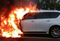 مجهولون يشعلون النار في سيارتي عميد شرطة ونجله بالسويس