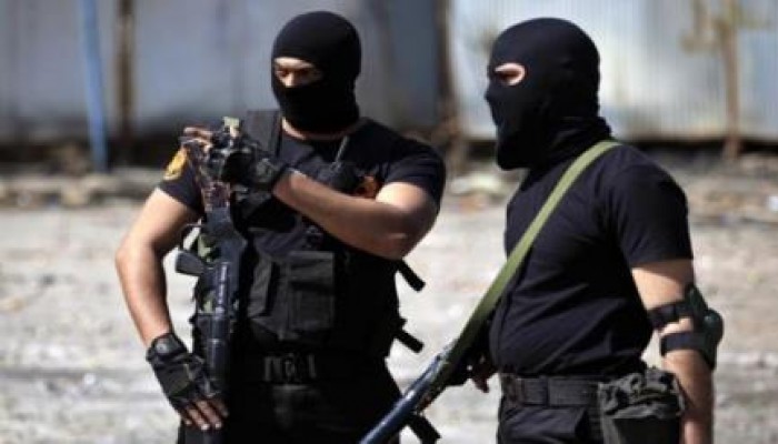 شرطي مصري يطلق النار على نفسة أثناء التحقيق معه