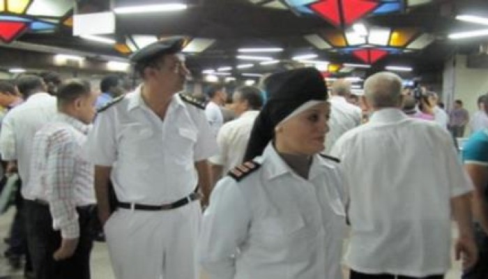 أمن الانقلاب يعتقل بريطانيين بالمترو تحدثا بالإنجليزية عن ثورة يناير