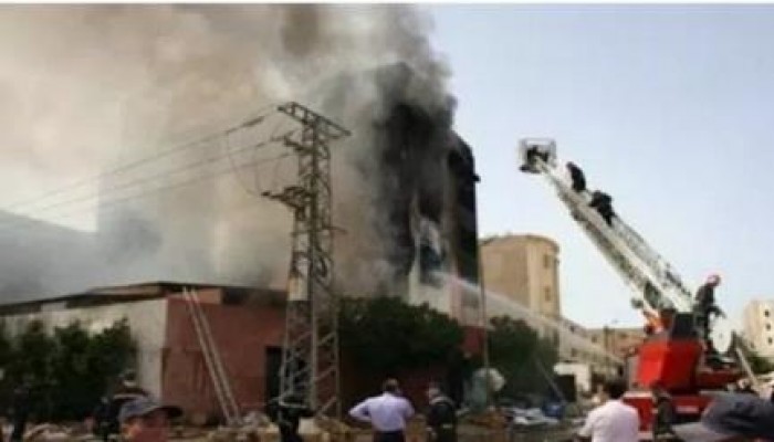 حريق هائل بمصنع لـ"الكراسى" بمدينة السلام