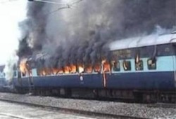 توقف حركة قطارات الصعيد لإشعال ركاب النار في قطار ببني سويف