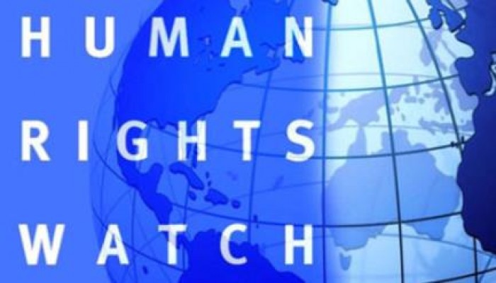 "كينيث روث" يستنكر استمرار قمع الصحفيين في مصر