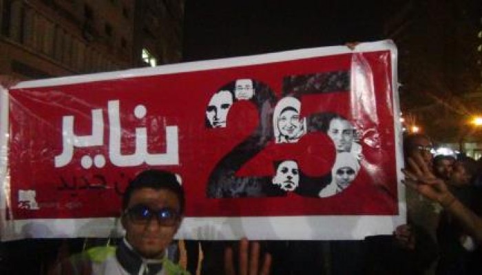 مسيرة ليلية مفاجئة لشباب ضد الانقلاب بميدان التحرير