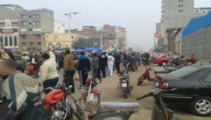 سلسلة بشرية لثوار دمياط في جمعة "معا ننقذ مصر"