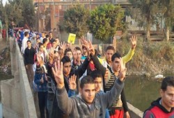 الشرقية:  مسيرة وسلاسل بشرية بالخضارية تطالب بإنقاذ مصر
