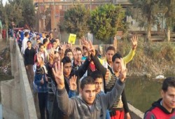 الشرقية:  مسيرة وسلاسل بشرية بالخضارية تطالب بإنقاذ مصر