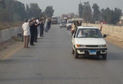 الشرقية:  ثوار كفر صقر ينظمون سلاسل بشرية بجمعة معاً ننقذ مصر