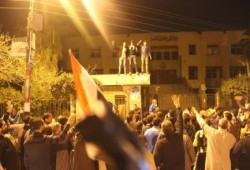 الشرقية:  وقفة ثورية لأهالي وشباب ديرب نجم من امام مجمّع المحاكم بالمدينة