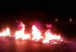 مجهولون يقطعون طريق (بني سويف - القاهرة) الزراعي تنديدا باقتحام الميمون وأشمنت