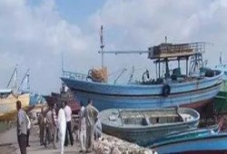 احتجاز مركب صيد مصري بليبيا يحمل 14 صيادًا