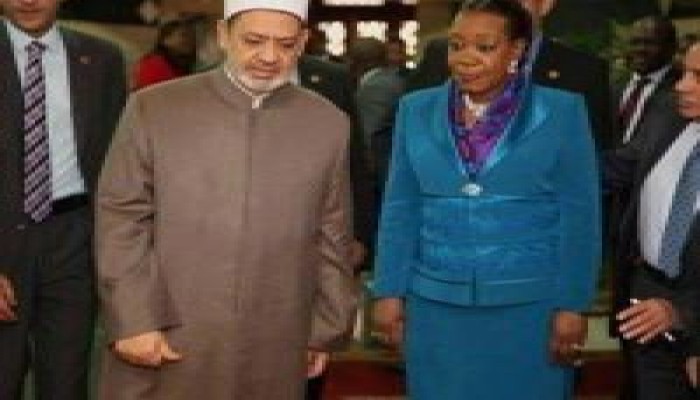 ردود فعل غاضبة لاستقبال شيخ العسكر قاتلة المسلمين في إفريقيا