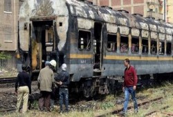 حريق هائل يلتهم قطار أبو قير.. وتوقف حركة القطارات