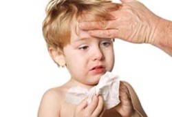 8 خطوات لعلاج طفلك من نزلات البرد