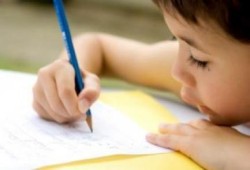 تعرف على السن الأفضل لتعلم طفلك الكتابة