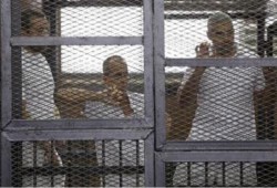 صحيفة قطرية: الإفراج عن صحفيي الجزيرة بالقاهرة قريبا